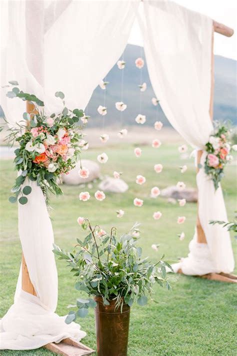 Picture frame photo wedding booth. DIY Photo booths To Suit Any Wedding | CHWV