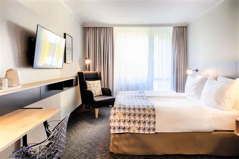 Die fahrt vom hotel zum flughafen sollte sich auf 29min belaufen, wenn der verkehr normal ist. "Zimmer" Holiday Inn München - Süd (München ...