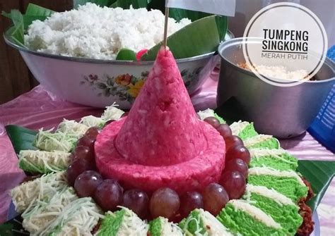 Setiap malam 1 suro diadakan upacara tradisional sedekah gunung sebagai perwujudan rasa syukur masyarakat kepada tuhan yang maha esa. Resep 12.73 Tumpeng gethuk merah putih oleh Dapoer ...