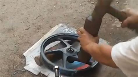 "Velg Bengkok" Cara Sederhana Memperbaiki Velg Bengkok - YouTube