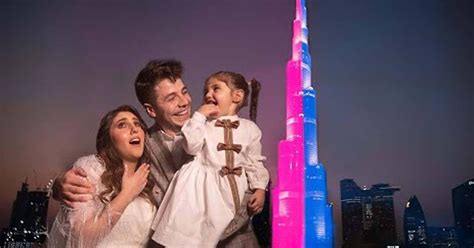 بالفيديو بتكلفة 100 ألف دولار زوجان يقيمان حفل معرفة جنس مولودهما أمام برج خليفة وكالة سوا