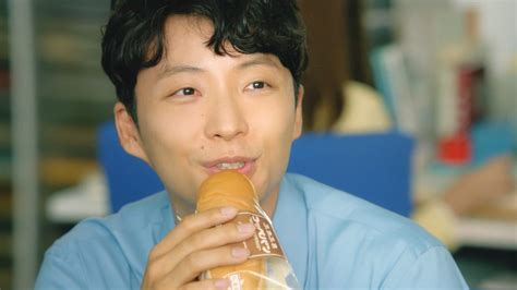 The site owner hides the web page description. 星野源、国語の先生に扮したNTTドコモ新CM「先生、5Gって知っ ...
