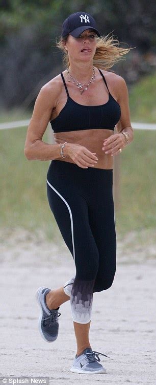 Kelly Bensimon Flaunts Rock Hard Abs During Hardcore Miami Work Out Session Daily Mail Online