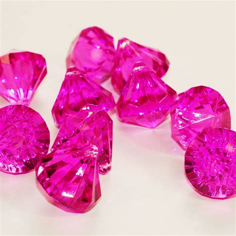 15 Fuchsia Hot Pink Acrylic Multi Faceted Diamond Pendants Table