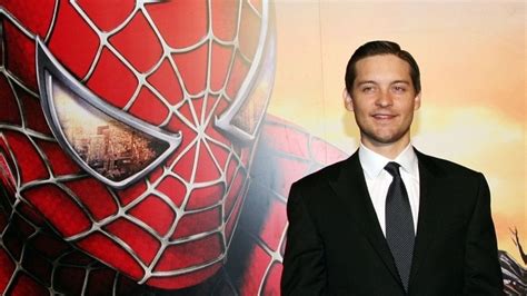 Porém o sucesso como herói e a bajulação dos fãs, entre eles gwen stacy (bryce dallas howard), faz com que peter se torne. Por que Tobey Maguire sumiu de Hollywood?