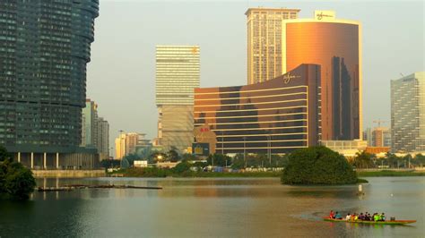 Le pays possédant la plus grande population est la chine, avec 1 336 718 015 habitants (1 milliard 336 millions 718 mille). Les 10 plus petits pays du Monde - Escale de nuit