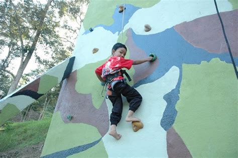 Walaupun terdapat lokasi tapak yang digazetkan sebelum ini untuk pembinaan sekolah di kawasan berkenaan, namun projek tersebut masih belum dimulakan sehingga kini. Iman DSemungkis Camp & Resort: Sekolah Kebangsaan Kota Warisan