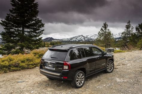 Research the 2014 jeep compass at cars.com and find specs, pricing, mpg, safety data, photos, videos, reviews and local inventory. 2014 Jeep Compass Pictures/Photos Gallery - The Car Connection
