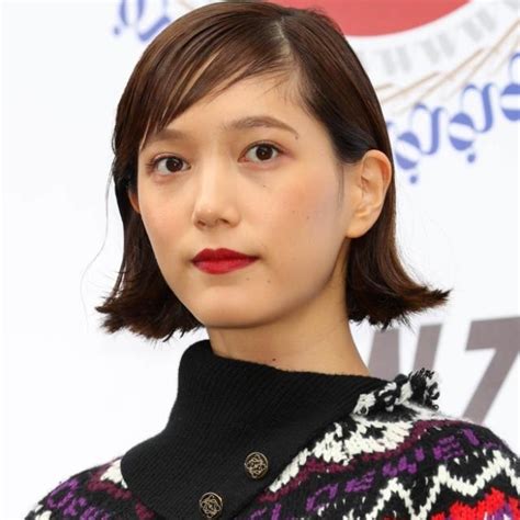 本田翼（honda tsubasa），1992年6月27日出生东京都三鹰市，日本影视女演员，时尚模特。 2006年，本田翼被经纪公司splash娱乐发掘，成为杂志《 seventeen 》的专属模特儿 。 2012年，参演了个人首部电视剧《草莓之夜 （ストロベリーナイト） 》 。 本田翼、インスタグラムで出演番組内での発言を謝罪「私の力 ...