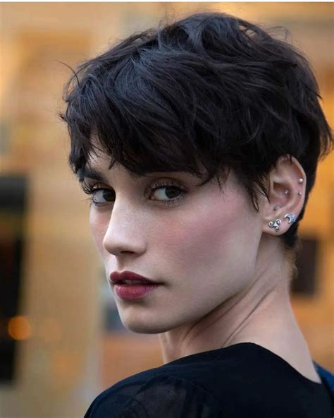20 Cute Wavy And Curly Pixie Cuts We Love Hairstyles Weekly