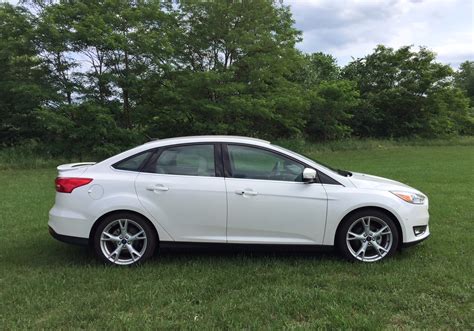 Review 2015 Ford Focus A Compact Economy Car That Doesnt Drive Like
