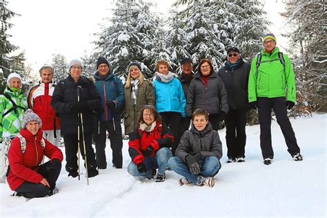 Things to do near naturbad albstadt. Dotternhausen: Tour durch den Schnee fordert ihren Tribut ...