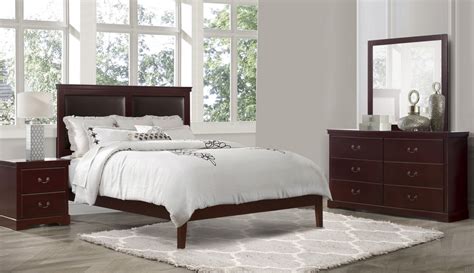 Take inspiration from this fascinating white bedroom decorated with affordable cherry wood furniture. Seabright 4-Pc Cherry Wood Queen Bedroom Set by Homelegance