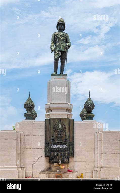 Sculpture In Principal Gate In Lumpini Park Bangkok Thailand Stock Photo Alamy