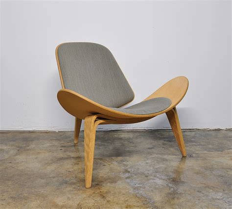 Wegner designed exclusively for carl hansen & søn in 1949, the ch24 or wishbone chair, has been in continuous production since its introduction in 1950. SELECT MODERN: Hans Wegner CH07 Shell Lounge Chair
