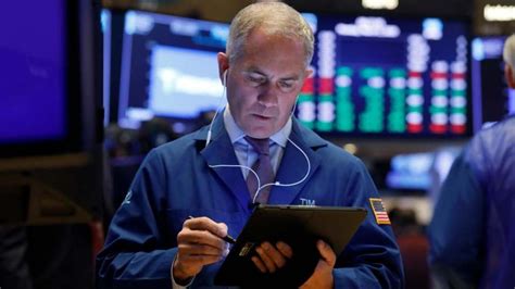 We often see traders in movies frantically yelling out buy and sell. Stock rise sharply on Wall Street following a 7-day rout ...