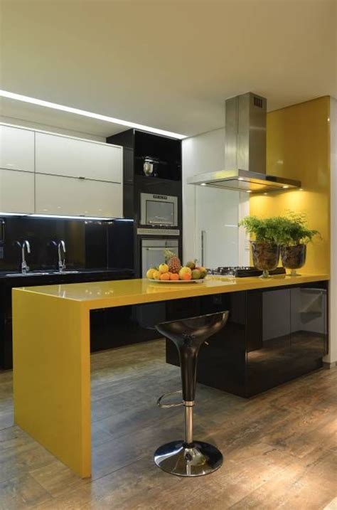 Nosotros hemos usado con anterioridad las así que para pintar la cocina, o al menos dos puertas, hemos elegido brochas de nespoli, que es una marca. 8 colores para pintar una cocina pequeña | Cocinas ...