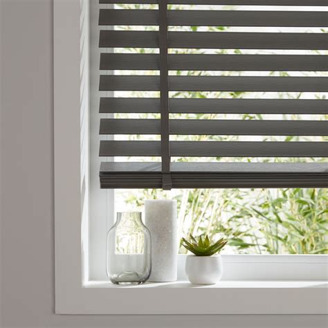 We specialize in customizable blinds for windows—available in a variety of styles and colors. Colours Lone Grey Venetian blind (W)160 cm (L)180 cm ...