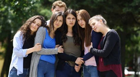 Bunga yang terluka merupakan serial drama turki terbaru yang akan ditayangkan stasiun televisi antv yang menurut kabar akan menggantikan serial drama turki fatmagul yang tamat sejak tanggal 5 agustus 2016. 'Bunga yang Terluka' Dipuji Penonton, Bagaimana Ratingnya ...