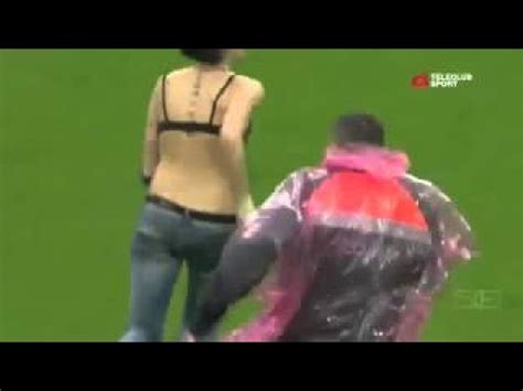 Bitte wählen fc bayern münchen borussia dortmund rb leipzig bor. FC Bayern München - SC Freiburg (1:0) Flitzer (in) - YouTube