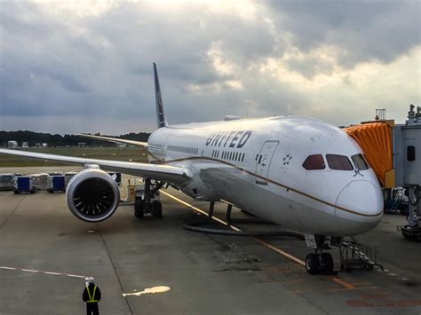 United Airlines Economy Class Lax To Tokyo On The Boeing 787 9