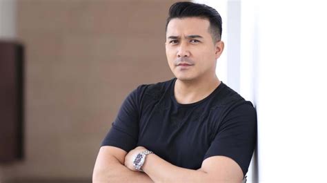 See a detailed aaron aziz timeline, with an inside look at his movies, marriages & more the film stars aaron aziz, ady putra, soffi jikan and zizan razak. Aaron Aziz's all smiles