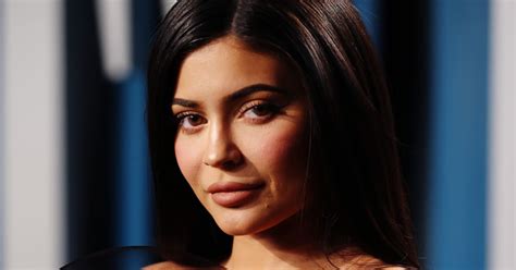 the real reason kylie jenner removed her lip fillers