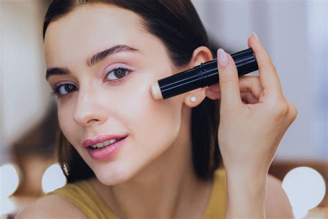 can you tan through concealer wearing makeup while tanning