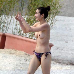 Keanu Reeves Girlfriend China Chow Showed Nude Tits At The Beach Team