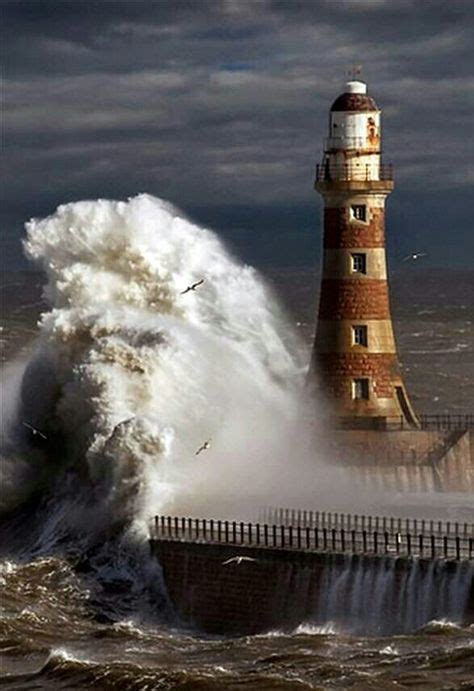 Roker Lighthouse Sunderland England With Images Beautiful
