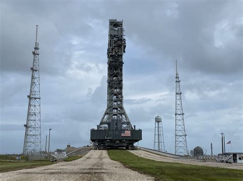 Nasas Megarocket Mobile Launcher Crawls To The Launch Pad For Moon