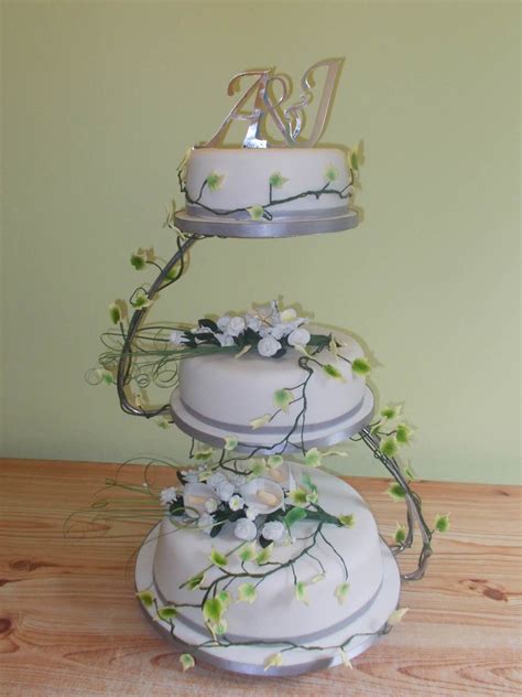 1067 x 1600 jpeg 244 кб. 3 Tiered White Flower Wedding Cake On S-Shaped Stand ...