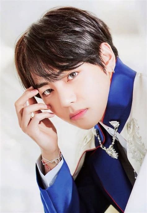 Pernikahan jonas dan asmirandah juga terasa semakin berwarna karena telah dikaruniai seorang putri yang bernama chloe emanuelle van wattimena. My world | Bts taehyung, Taehyung, Kim taehyung