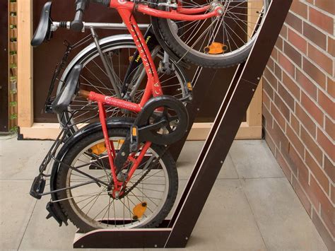 Eine solche box für den garten sollte aus witterungsbeständigem holz gefertigt. Fahrradständer selber bauen | selbermachen.de