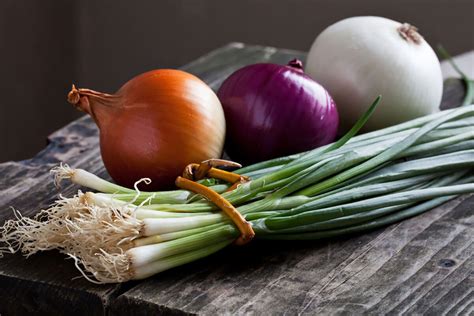 This is what happens to your body if you eat raw onions daily