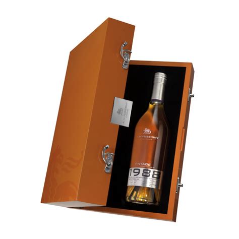 The river proximity creates a perfect hygrometry in the cellars and accordingly excellent aging conditions. A. de Fussigny Vintage Millésime 1988 Cognac - 70cl ...