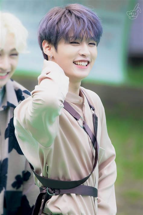 Lee min ho, known by his stage name 'lee know', is dancer and vocalist in the boy group stray kids. Lee Know Stray Kids | Mi novia hermosa, Niños de la calle ...