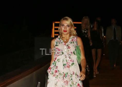 Μπορώ να χτενίσω τα μαλλιά μου μετά από μια βουτιά; Κωνσταντίνα Σπυροπούλου: Νέα βραδινή έξοδος με καλοκαιρινό ...