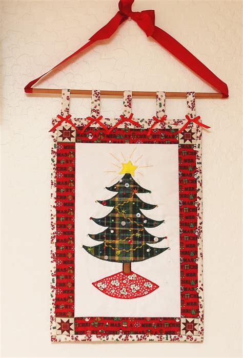 Daisydoodle Christmas Tree Wall Hanging