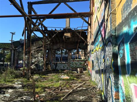 Abandoned Bayshore Train Yard Hidden On San Franciscos Border 3264 ×
