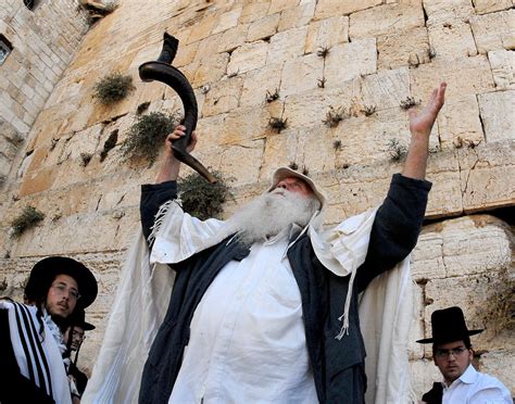 Women To Be Able To Pray At Western Wall As Israel Approves Mixed Sex