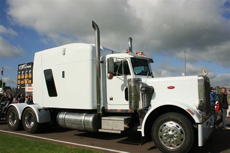 Filepeterbilt Truck On Goodwood Motor Racing Circuit Flickr