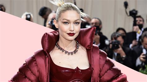 Gigi Hadid Wore Grey Lipstick And Actually Made It Look Good