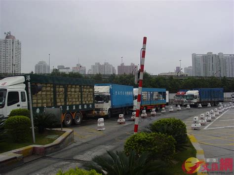 5:05 香港01 253 989 просмотров. 文錦渡供港年貨近3萬噸 深圳海關力保通關通暢 - 香港文匯網