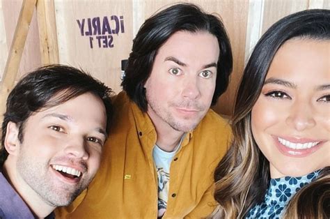 After all, who didn't miss carly, freddie, and spencer goofing off all the time while munching on hearty spaghetti tacos? Miranda Cosgrove Shared A Photo From The iCarly Reboot