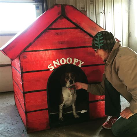 Real life snoopy dog house! Snoopy Dog House, House Dog, Christmas