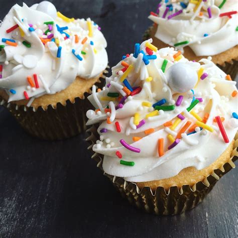 Vanilla Cupcakes With Rainbow Sprinkles Vanilla Cupcakes Rainbow