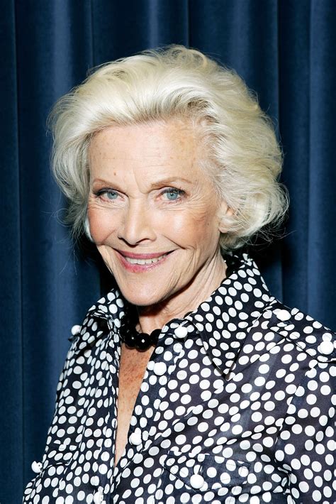 Honor Blackman Dies — Starred As Pussy Galore In ‘goldfinger ’ Dies At 94 Chicago Sun Times
