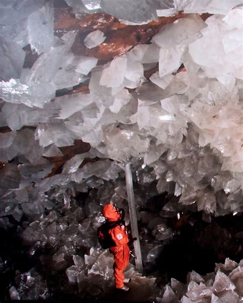 Пещера гигантских кристаллов глубоко под городом Найка в Мексике Варнет