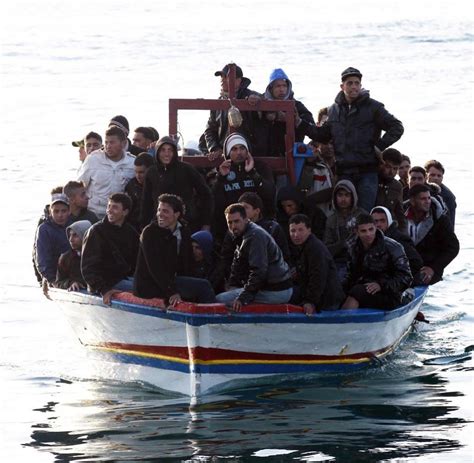 Flüchtlingsdrama: Schiffbruch vor Lampedusa - Viele Tote ...